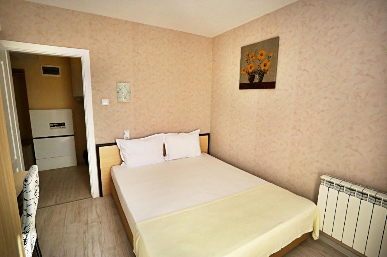 Apart Hotel Central Momchilgrad Exterior photo